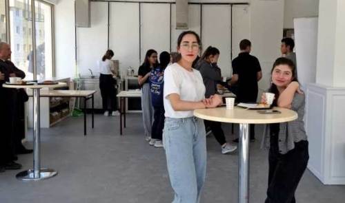 Afyonkarahisar'da kütüphane ziyaretçilerine kadın kooperatiflerinden ikram