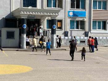 Afyonkarahisar’Da Lgs Sınavı 6 Bin 841 Öğrencinin Katılımı İle Başladı
