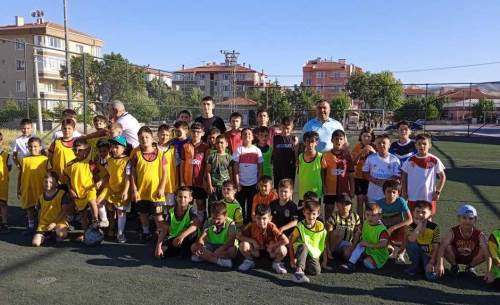 Afyonkarahisar’da mahallede futbol sevinci