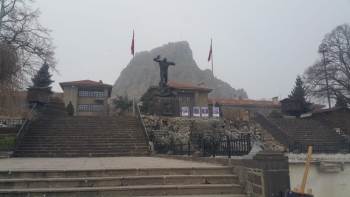 Afyonkarahisar’Da Mart Kapıdan Baktırdı
