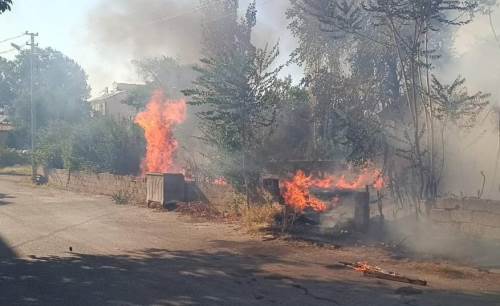 Afyonkarahisar'da metruk evde yangın çıktı