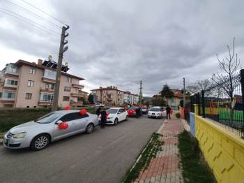 Afyonkarahisar’Da Öğrenci Velileri 23 Nisan’Da Konvoy Düzenledi
