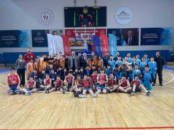 Afyonkarahisar’Da Okul Sporları Küçükler Basketbol Müsabakaları Tamamlandı

