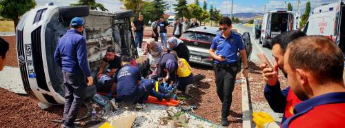 Afyonkarahisar’da otomobiller çarpıştı: 7 kişi yaralandı