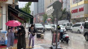 Afyonkarahisar’Da Sağanak Yağış Etkili Oldu
