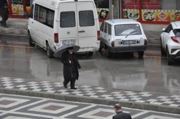 Afyonkarahisar’Da Sağanak Yağış Etkili Oldu
