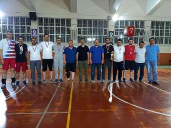 Afyonkarahisar’Da Sağlık İçin Voleybol Turnuvası Düzenlendi
