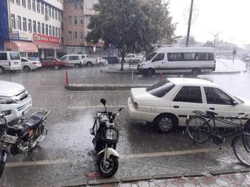 Afyonkarahisar’Da Şiddetli Yağış Zor Anlar Yaşattı
