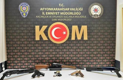 Afyonkarahisar’da silah kaçakçılığına polis darbesi