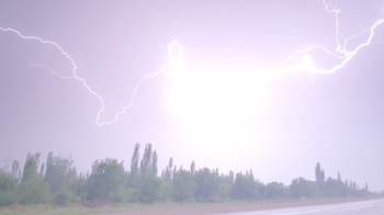 Afyonkarahisar’da Şimşekler Geceyi Gündüze Çevirdi