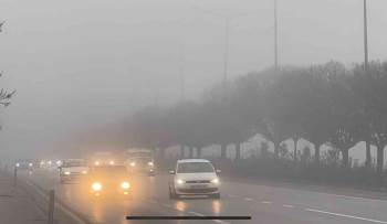 Afyonkarahisar’Da Sisli Hava Etkili Oldu
