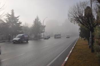Afyonkarahisar’Da Sisli Hava Etkili Oldu
