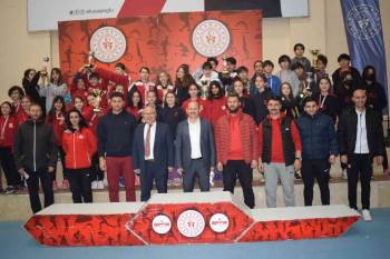 Afyonkarahisar’Da Tenis Müsabakaları Sona Erdi
