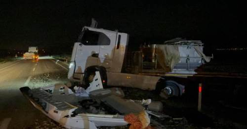 Afyonkarahisar’da tır takla attı, balıklar telef oldu