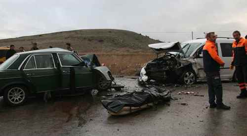 Afyonkarahisar’da trafik kazası: 1 ölü, 6 yaralı