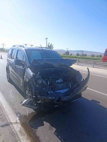 Afyonkarahisar’Da Trafik Kazası: 6 Kişi Yaralandı
