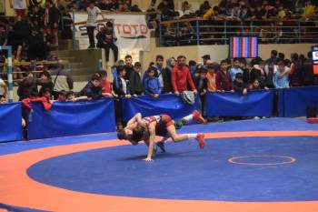 Afyonkarahisar’Da U11-U13 Türkiye Güreş Şampiyonası Devam Ediyor
