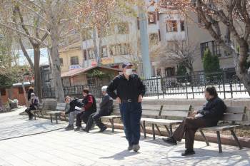 Afyonkarahisar’Da Vatandaşlar Daha Sert Tedbirler Alınmasını İstiyor
