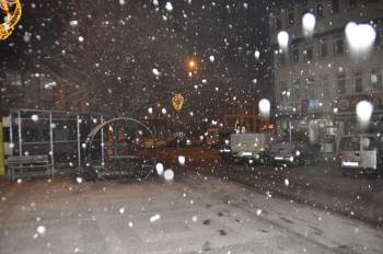 Afyonkarahisar’Da Yoğun Kar Yağışı Etkili Oldu

