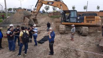 Afyonkarahisar’Da Yol Çalışmasında Göçük: 1 Kişi Enkaz Altında
