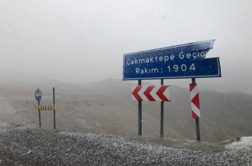 Afyonkarahisar’da yüksek kesimler beyaza büründü