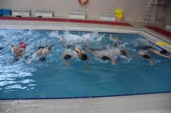 Afyonkarahisar’Da Yüzme Bilmeyen Kalmayacak
