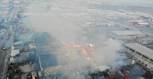 Afyonkarahisar’daki dev yangın 13 saat sonra kontrol altına alındı