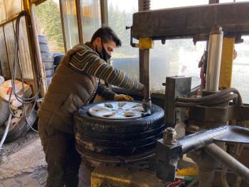 Afyonkarahisar’Daki Lastikçilerin Kar Mesaisi Başladı
