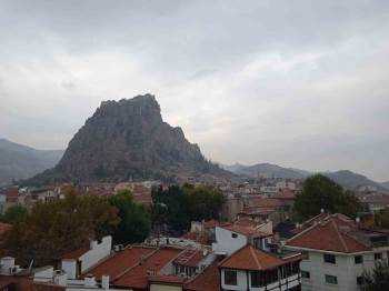 Afyonkarahisar Güne Yağışlı Hava İle Başladı
