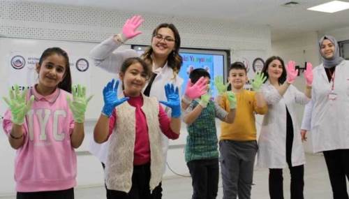 Afyonkarahisar Hemşirelik Kulübü’nden "Temiz Eller Havaya" projesi