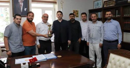 Afyonkarahisar İl Müftülüğü futbol takımı şampiyonluk kupasını aldı