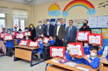 Afyonkarahisar’In İlçelerinde De Karne Sevinci Yaşandı
