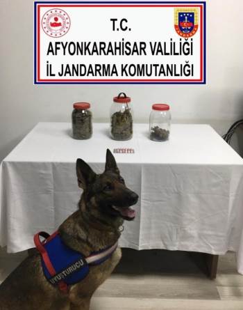 Afyonkarahisar Kaçak Ürün Satıcılarına Operasyon
