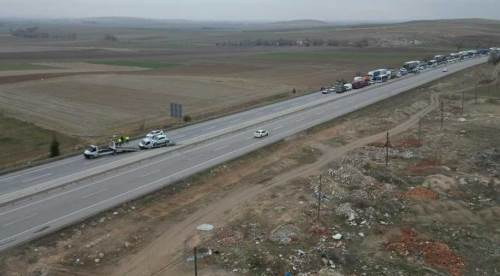 Afyonkarahisar-Konya yolundaki kaza trafiği durdurdu