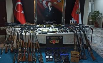 Afyonkarahisar Merkezli 8 Kentte Silah Kaçakçılarına Yönelik Dev Operasyon
