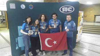 Afyonkarahisar Robilsa Takımıyla Dünya Birinciliği Gururunu Yaşadı
