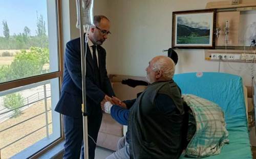 Afyonkarahisar Sağlık Müdürü Dr. Hakkı Öztürk’ten hastane ziyaretleri