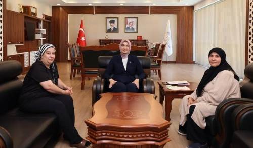 Afyonkarahisar Valisi, şehit Ömer Sayar’ın ailesini ağırladı