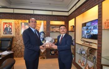 Afyonkarahisar Valisi Çiçek, Sandıklı İlçesini Ziyaret Etti
