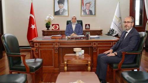 Afyonkarahisar Valisi yeni sağlık müdürü Hakkı Öztürk'ü ağırladı