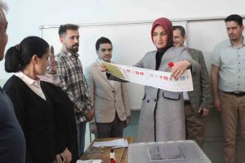 Afyonkarahisar Valisi Yiğitbaşı Oyunu Kullandı
