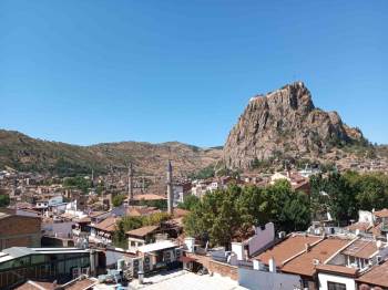 Afyonkarahisar Yeni Haftaya Parçalı Bulutu Bir Havayla Başladı
