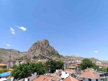 Afyonkarahisar Yeni Haftaya Serin Sayılabilecek Bir Havayla Başladı
