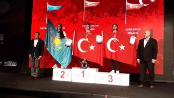 Afyonkarahisarlı Bilek Güreşçisinin Büyük Başarısı
