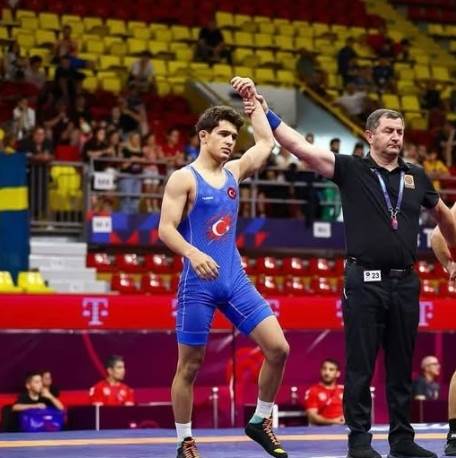Afyonkarahisarlı güreşçi Avrupa’da kürsüde