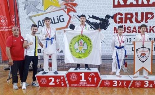 Afyonkarahisarlı karateciler Denizli’de madalyaları topladı