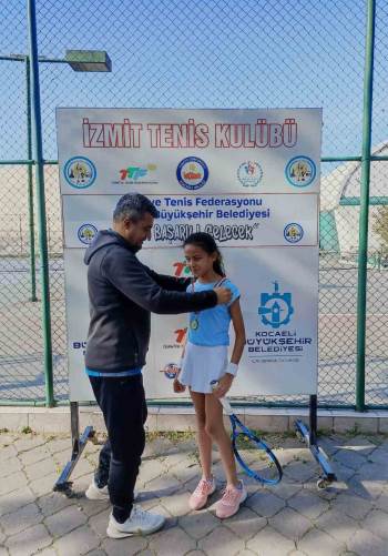 Afyonkarahisarlı Küçük Tenisçiden Büyük Başarı
