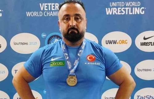 Afyonkarahisarlı milli güreşçi dünyaya ismini duyurdu!