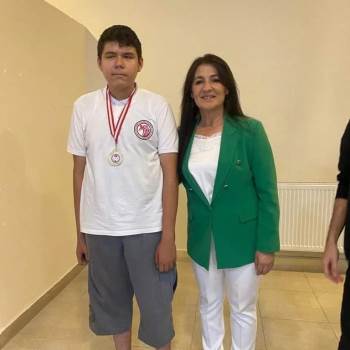 Afyonkarahisarlı Satranç Sporcusu Turnuvada Üçüncü Oldu
