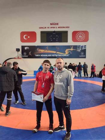 Afyonkarahisarlı Sporcu Türkiye Güreş Şampiyonasında İkinci Oldu
